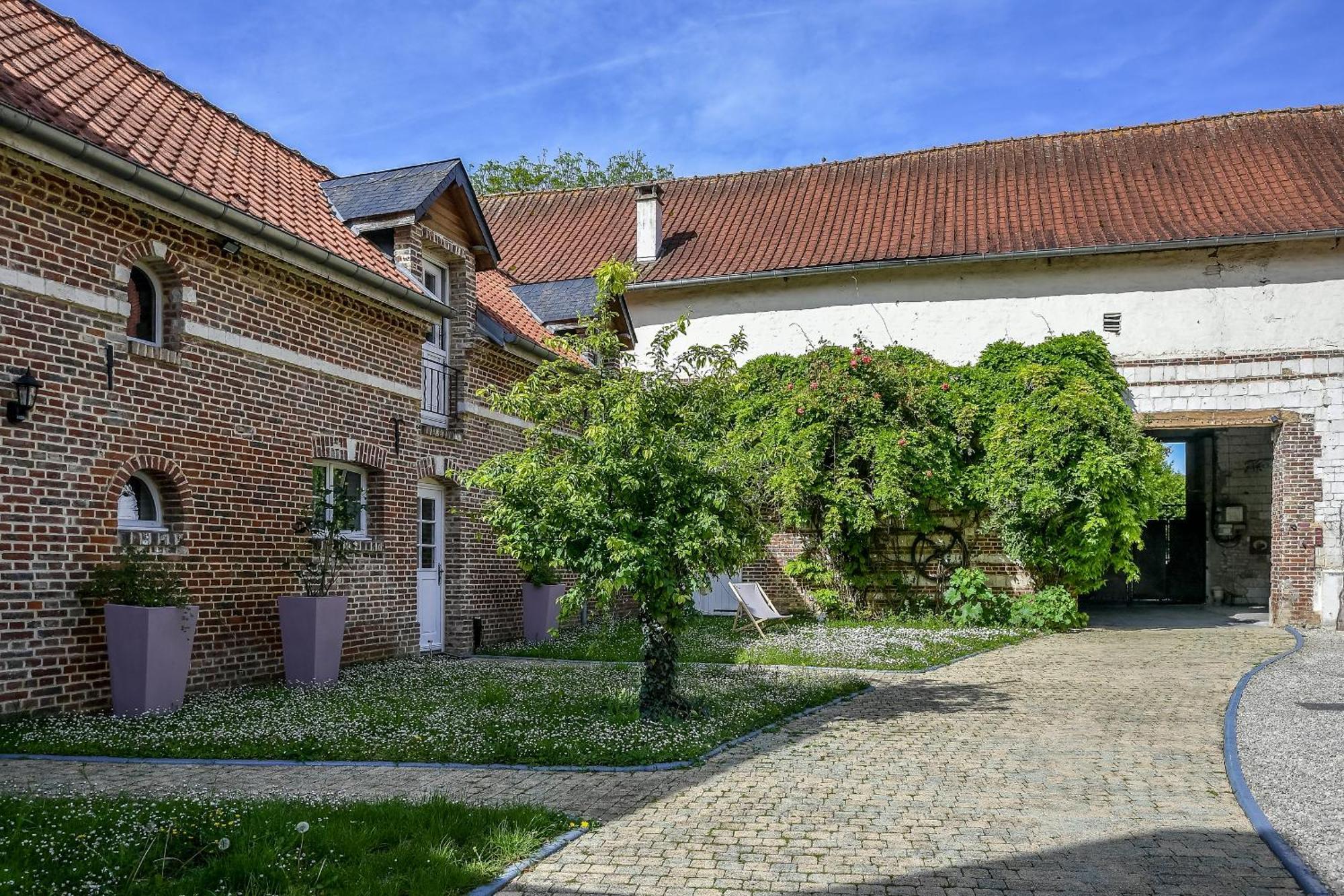 Le Relais Du Beffroi & Spa Saint-Riquier Kültér fotó